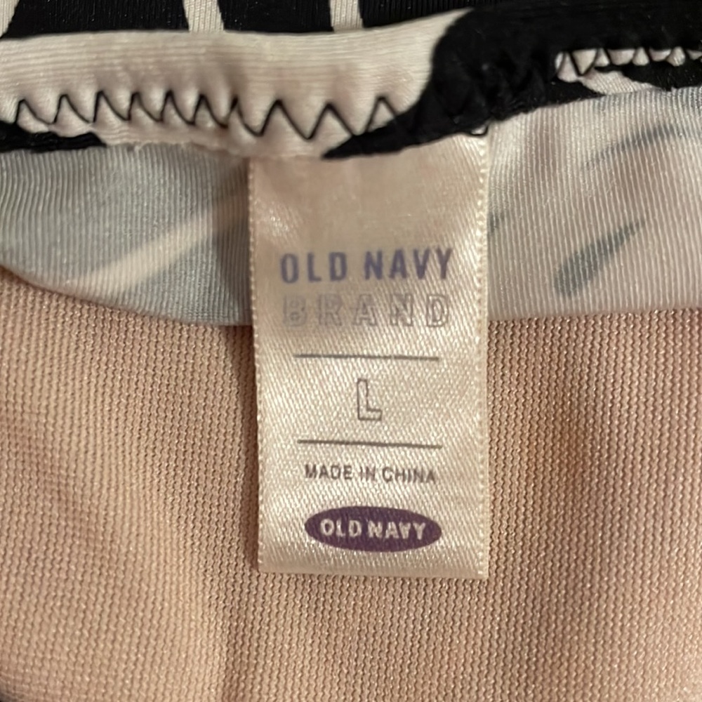 Old Navy Swimsuit Top. - Picture 4 of 10